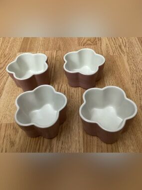 Le Creuset Pink Flower-Shaped Ramekin Set Of Four New